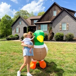 Inflatable duck